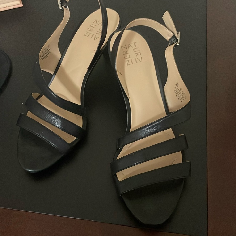 Naturalizer black strapped sandals, size 10 excellent condition